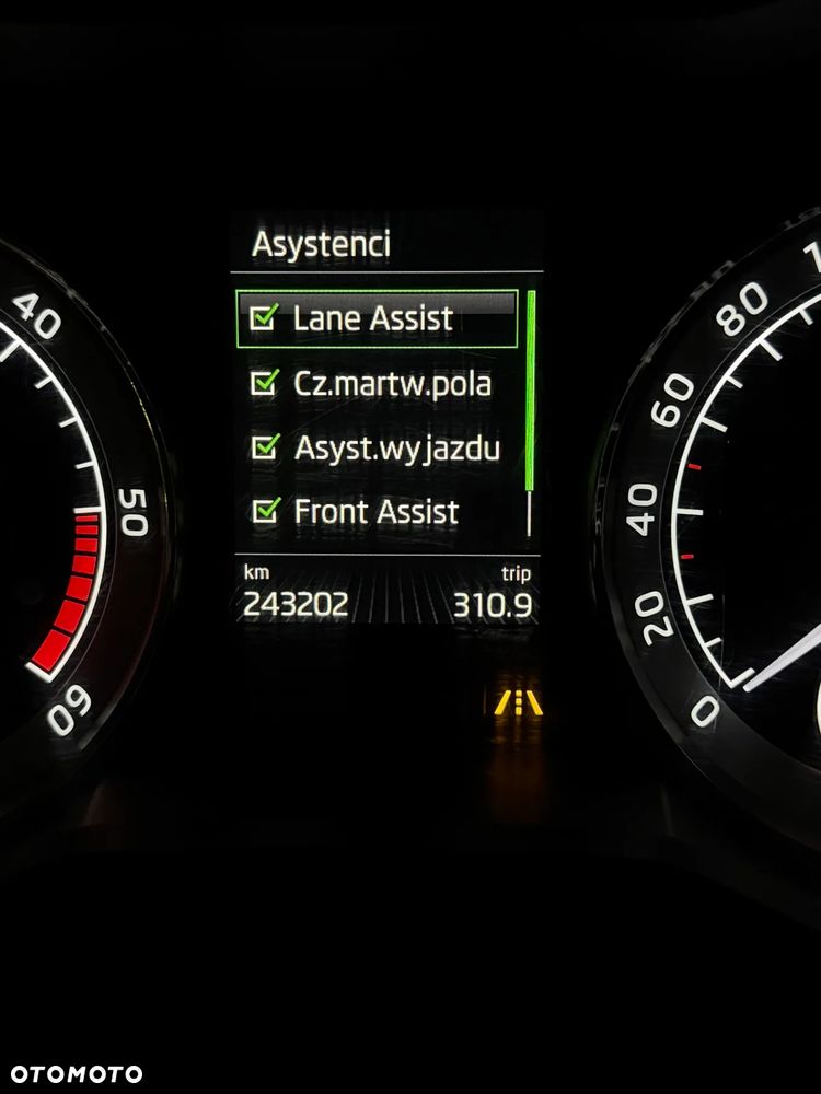 Skoda Superb 2.0 TDI L&K DSG - 11