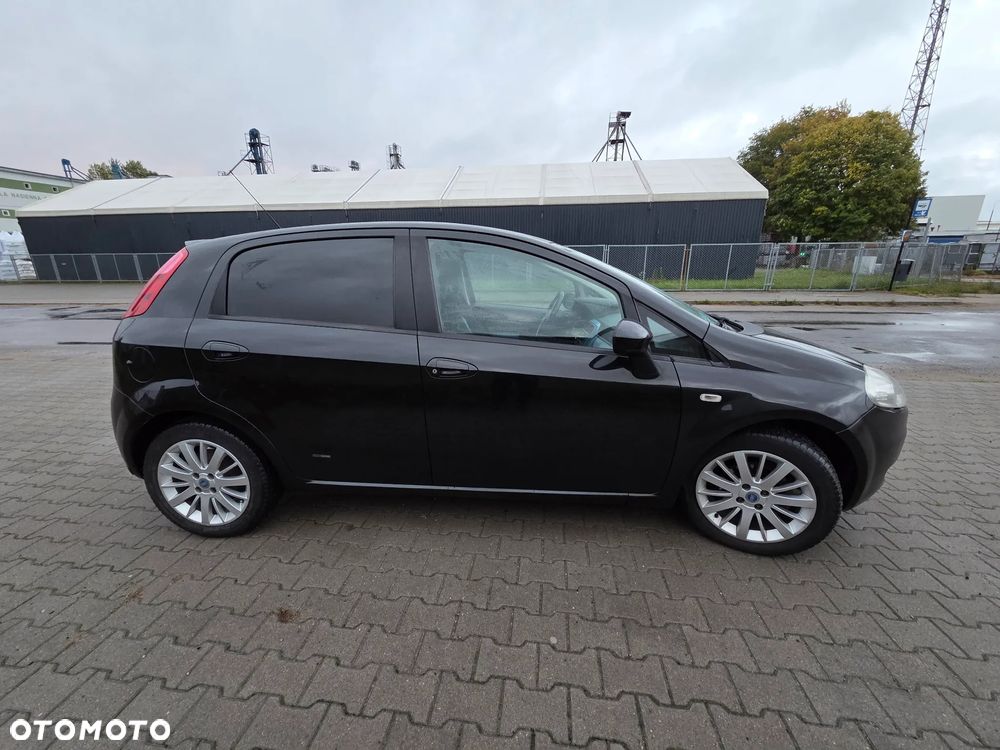 Fiat Punto 1.4 16V Dynamic - 12