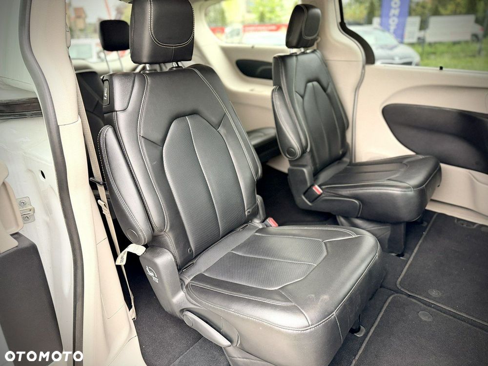 Chrysler Pacifica - 14