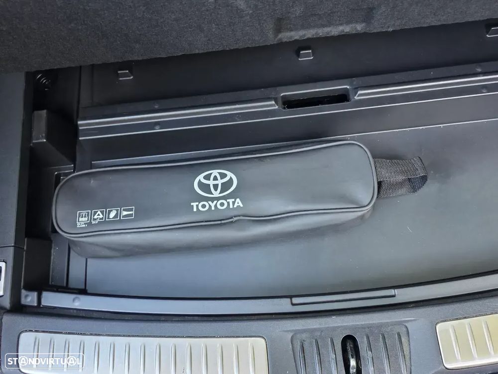 Toyota Avensis SW 2.0 D-4D Luxury+GPS - 11