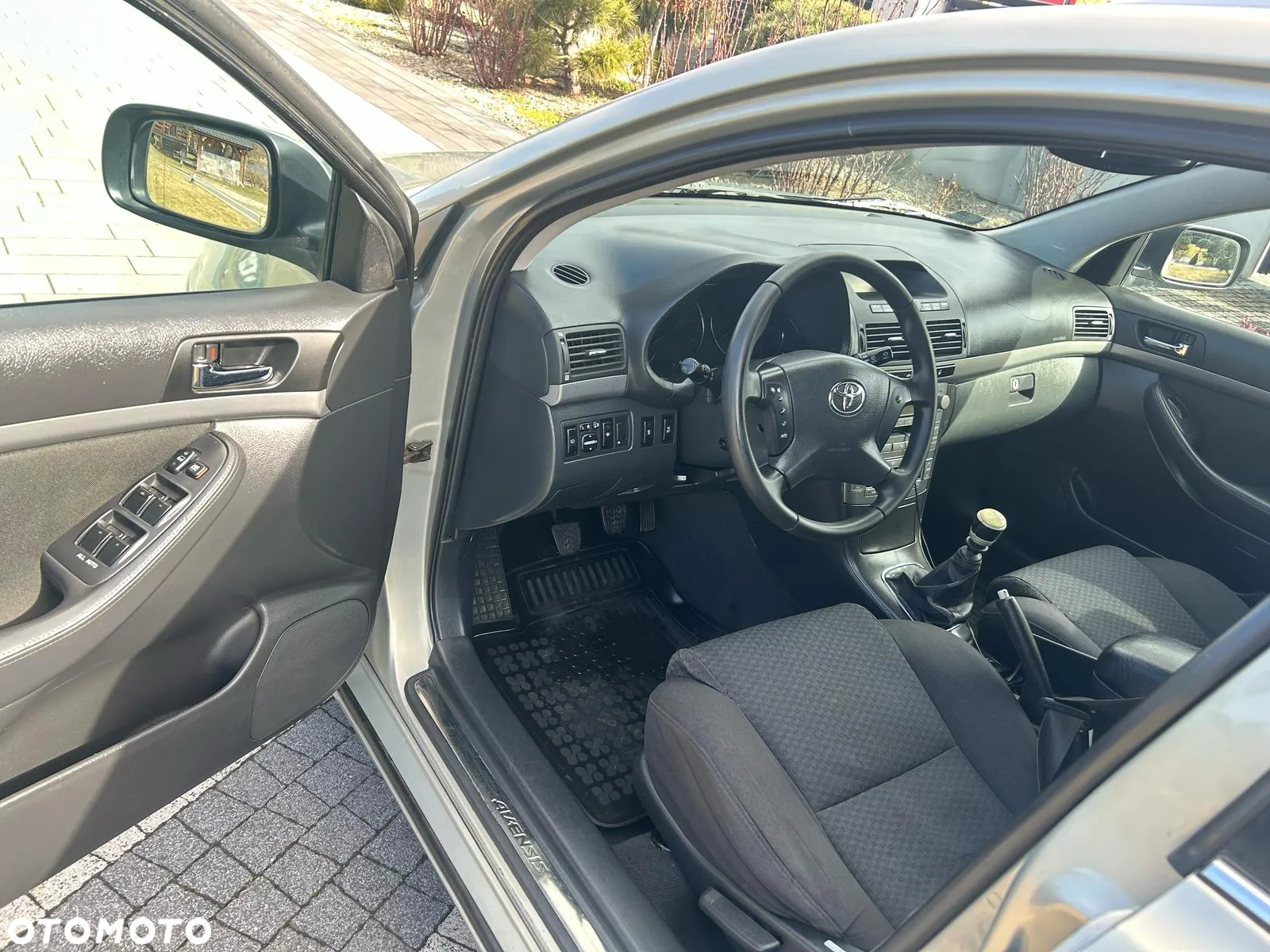 Toyota Avensis - 11