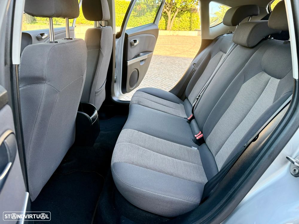 SEAT Leon 1.6 TDI ECOMOTIVE Sport Start/Stop - 21