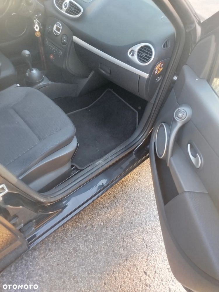 Renault Clio - 10