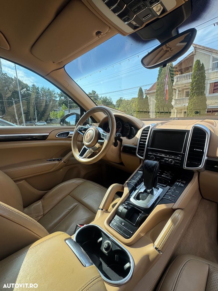 Porsche Cayenne 3.0 L V6 - 6