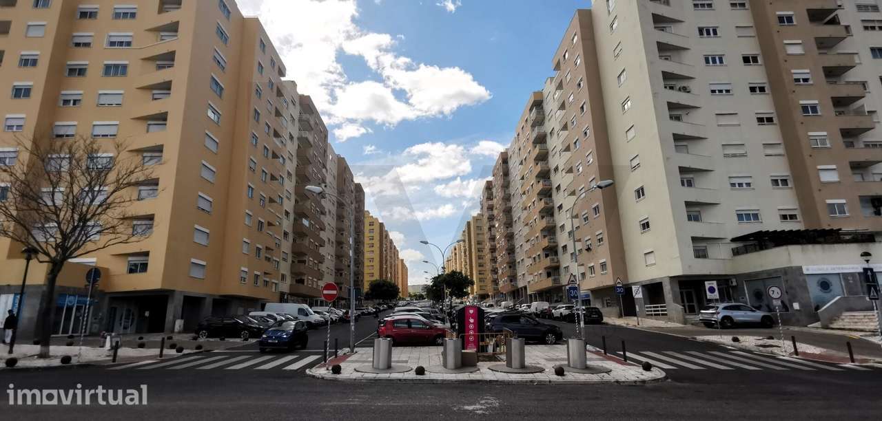 Espaço Comercial na Av. Edmundo Lima Basto | Oeiras, Carnaxide - Grande imagem: 2/16