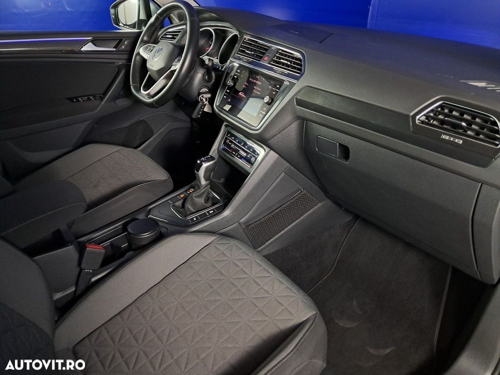 Volkswagen Tiguan - 16