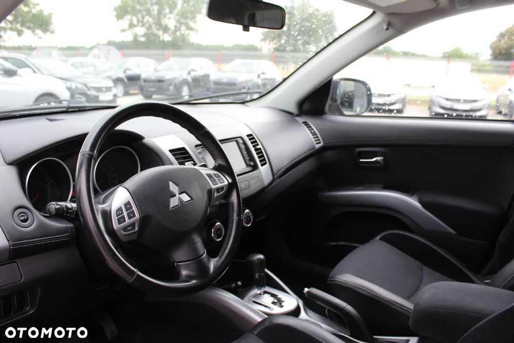 Mitsubishi Outlander 2.0 2WD CVT Invite - 18