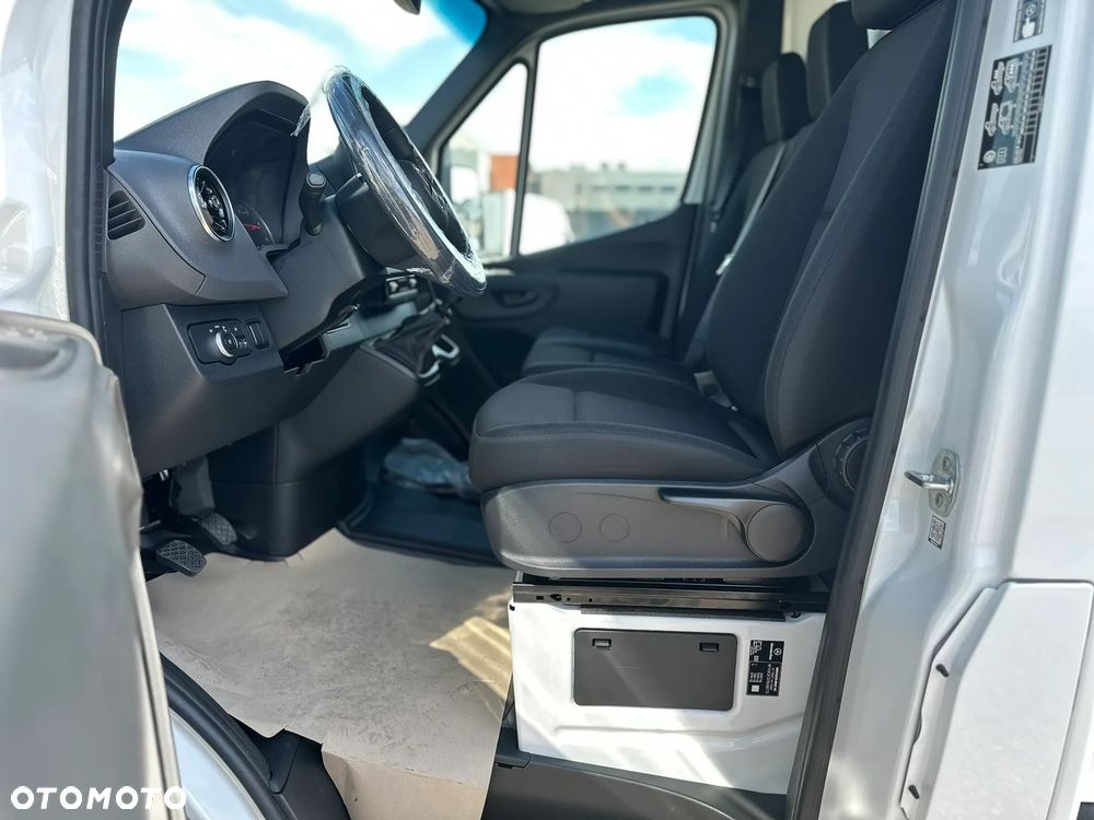 Mercedes-Benz Sprinter - 10