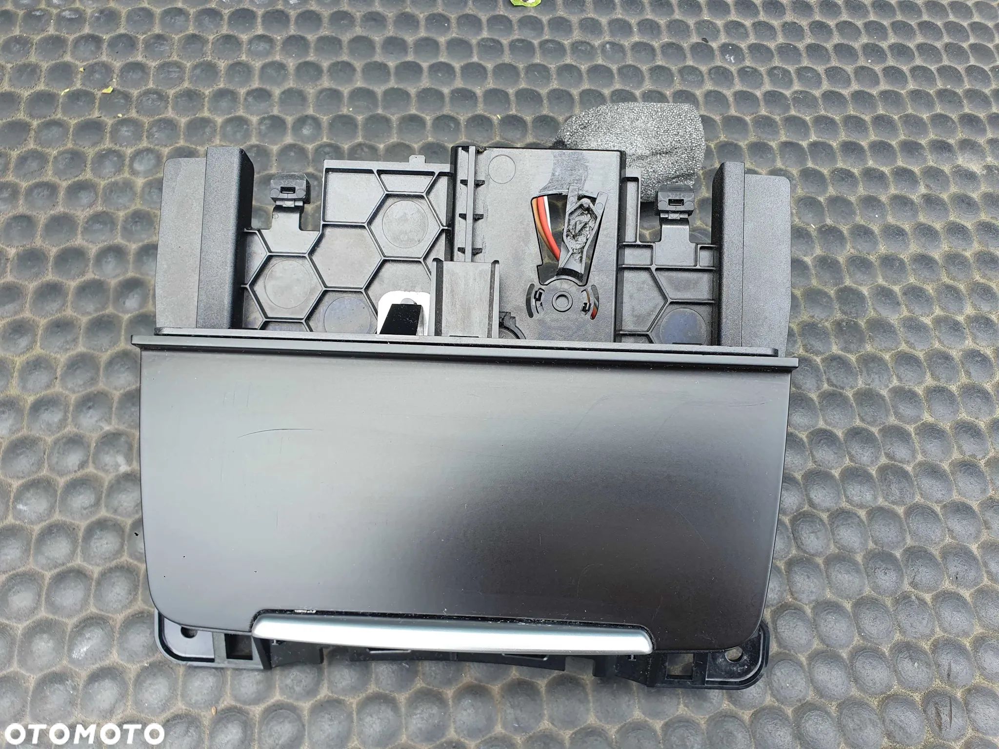 Popielniczka 8K0857951 Klapka Zapalniczka Wklad Czarna Audi A4 B8 A5 Q5 - 1