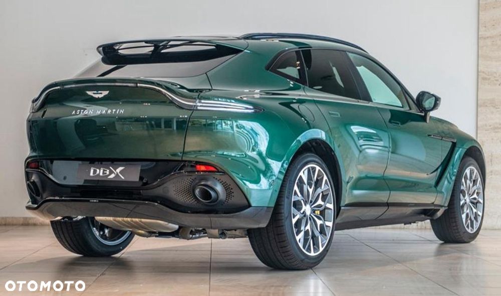 Aston Martin DBX - 6