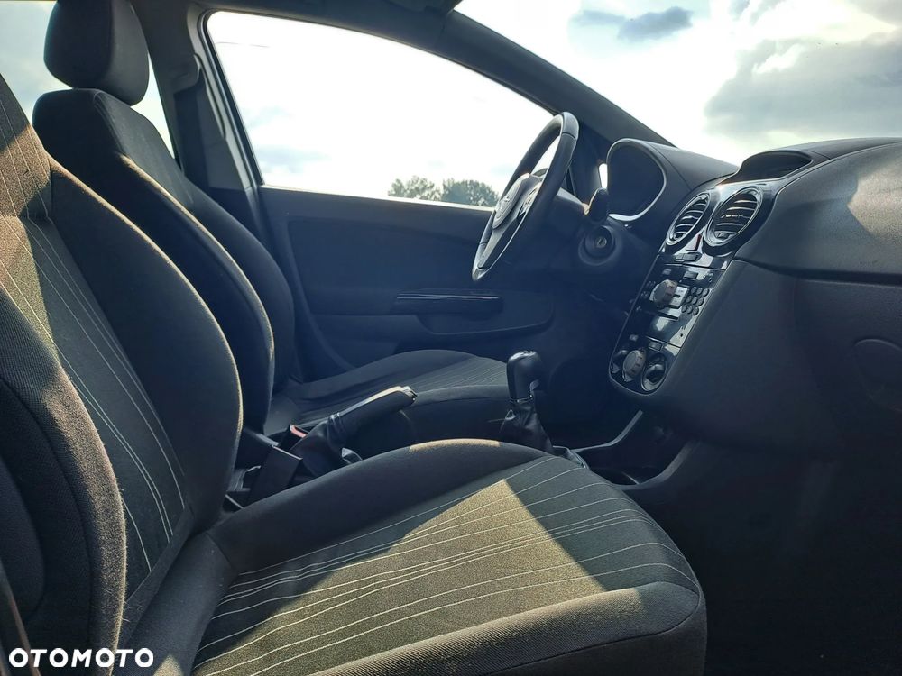 Opel Corsa 1.4 16V Edition 150 - 10