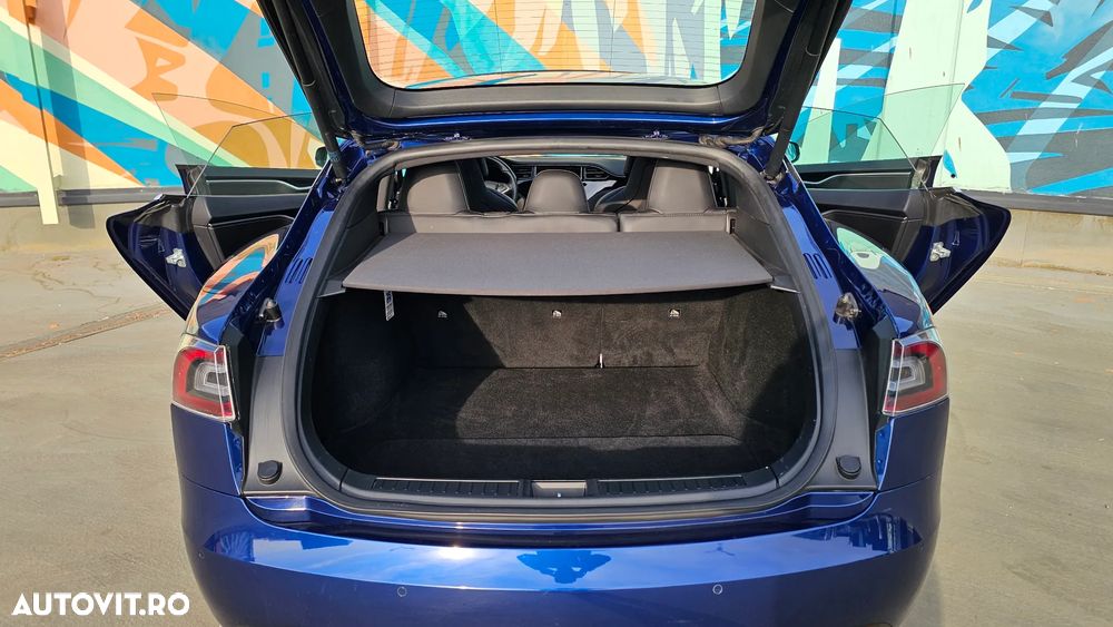 Tesla Model S - 12