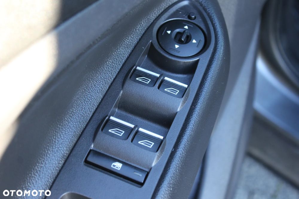 Ford Kuga 2.0 TDCi 2x4 Trend - 12