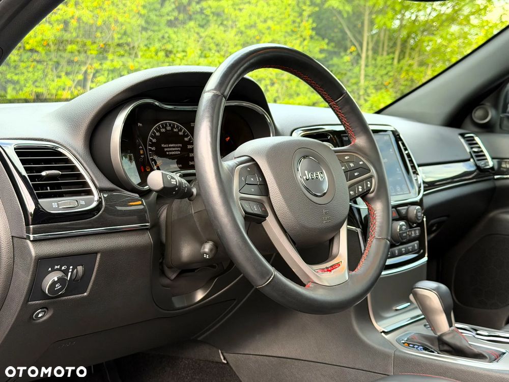 Jeep Grand Cherokee - 19