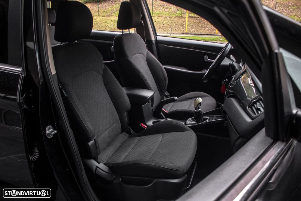 Kia Carens 1.7 CRDi ISG EX - 27