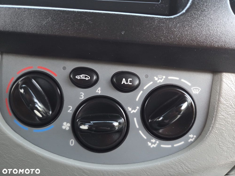 Renault TRAFIC LONG KLIMA TEMPOMAT ORYGINAŁ DUBEL KABINA ZADBANY FULL OPCJA DOPOSAŻONY - 10