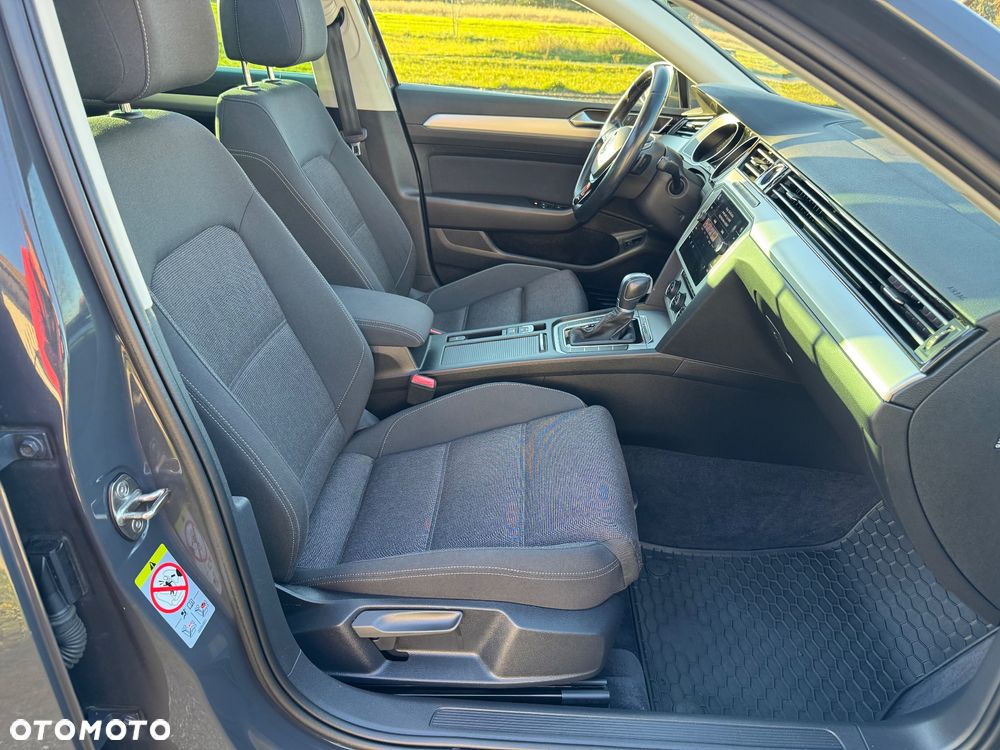 Volkswagen Passat Variant 2.0 TDI SCR DSG 4Motion Elegance - 29