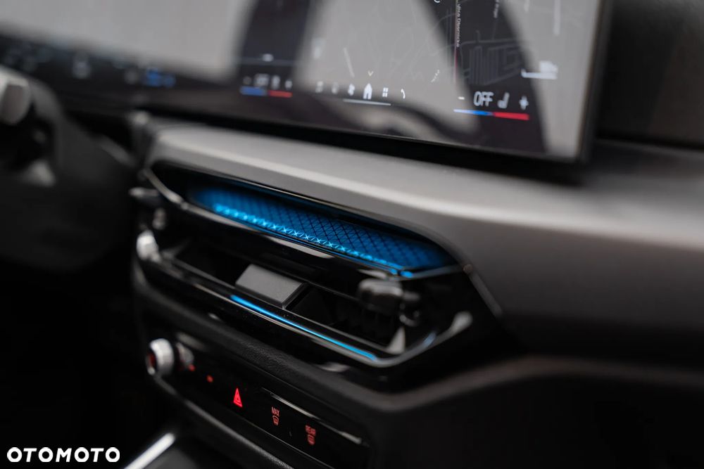 BMW Seria 3 330e PHEV xDrive - 28
