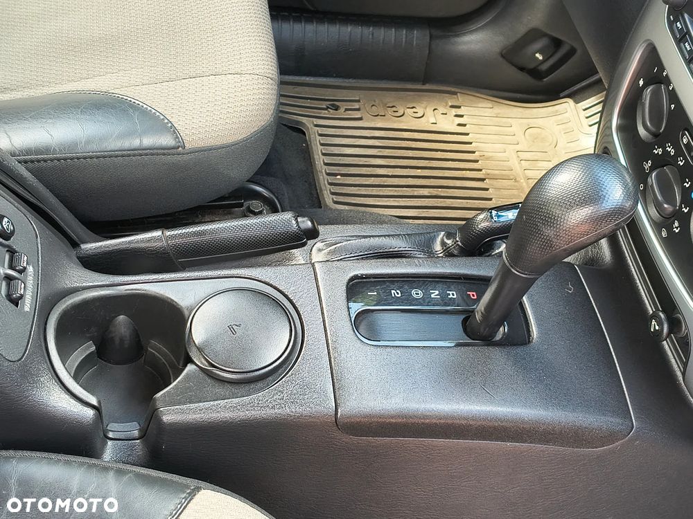Jeep Cherokee - 19