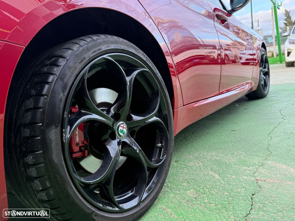 Alfa Romeo Giulia 2.0 Turbo 16V AT8-Q4 Veloce - 13