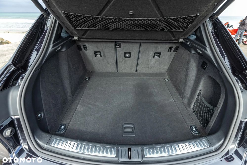 Porsche Macan - 24