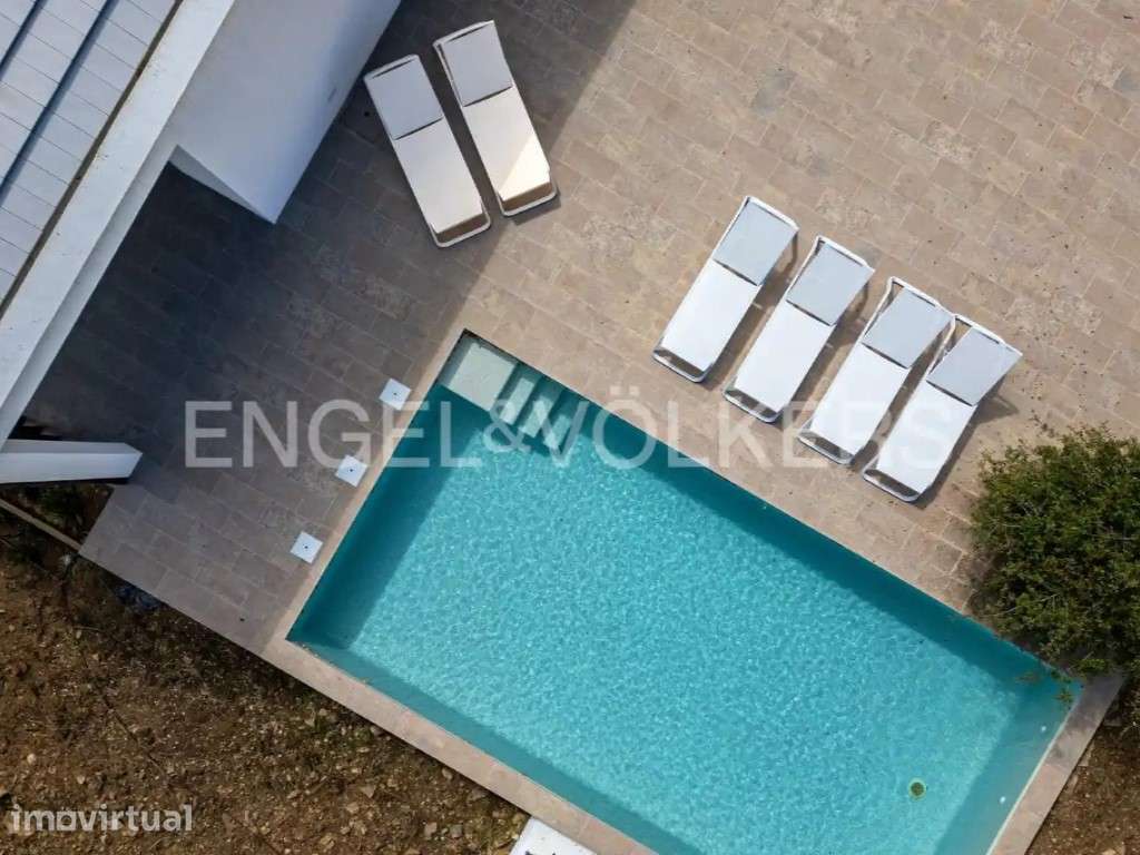 Villa com 3 quartos com vista lago - Grande imagem: 3/27