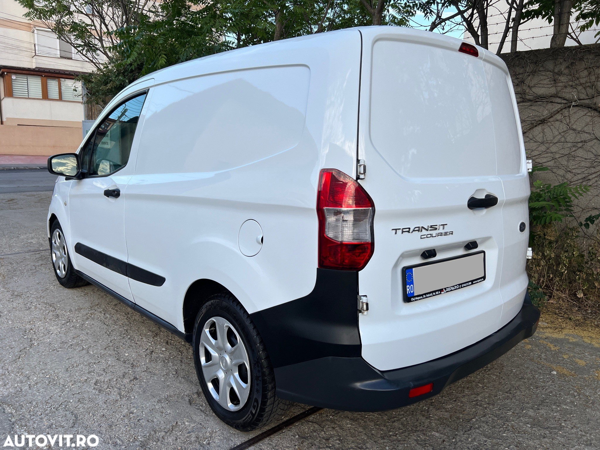 Ford Courier - 12