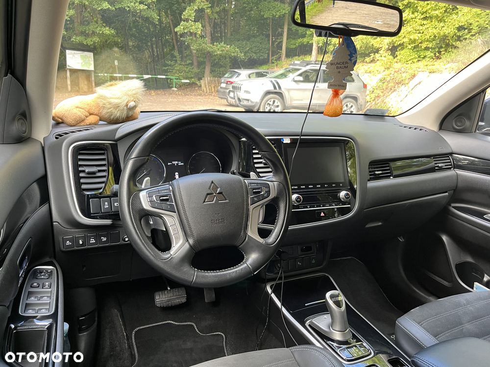 Mitsubishi Outlander Instyle NAVI + - 16