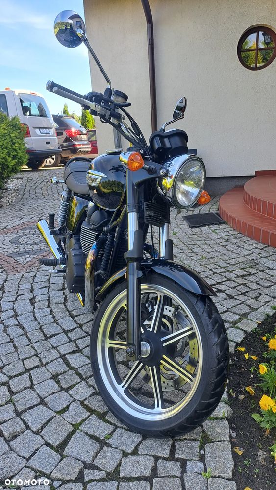 Triumph Bonneville - 5