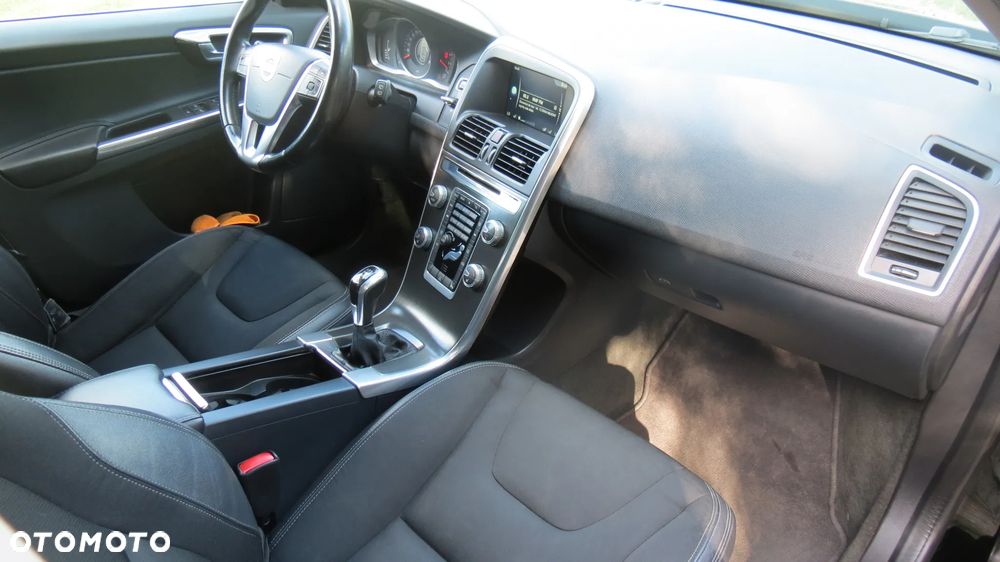 Volvo XC 60 D4 Drive-E Momentum - 10