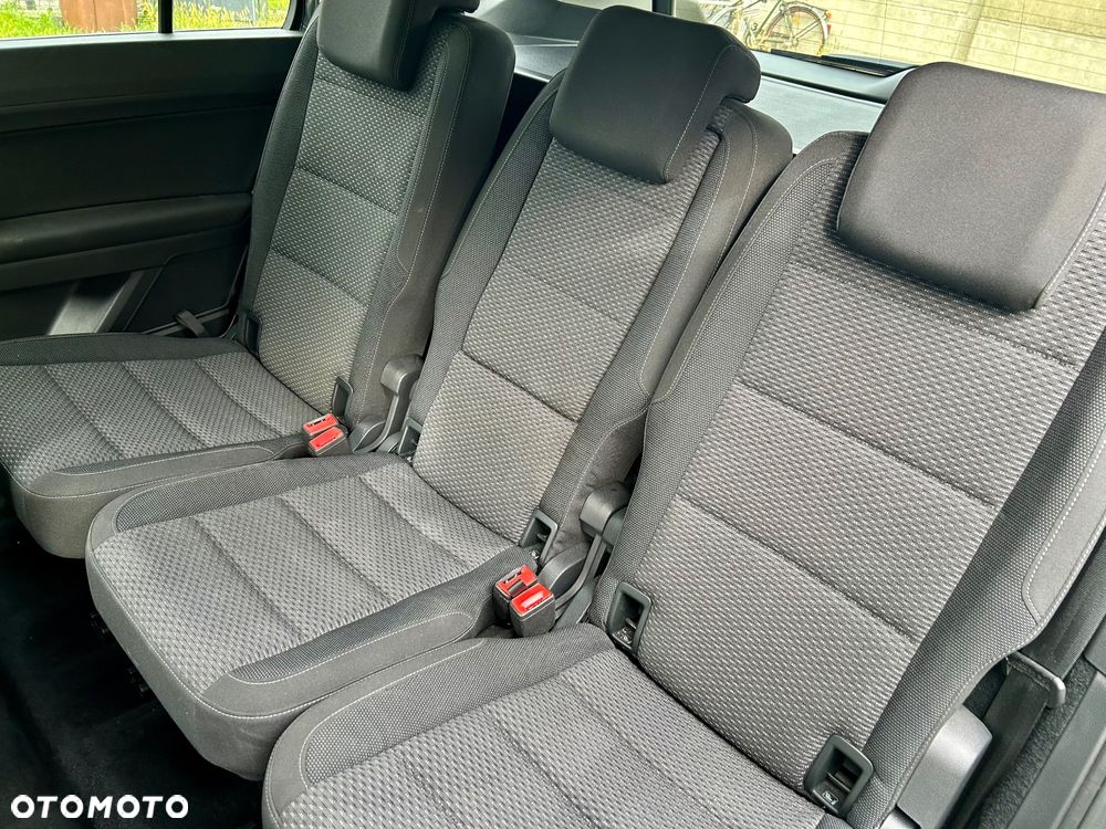 Volkswagen Touran - 8