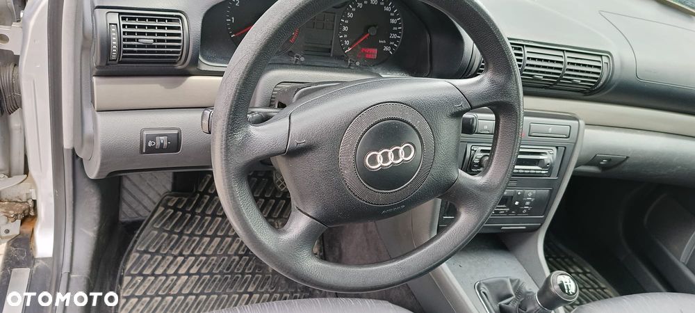 Audi A4 Limousine 1.8 - 13