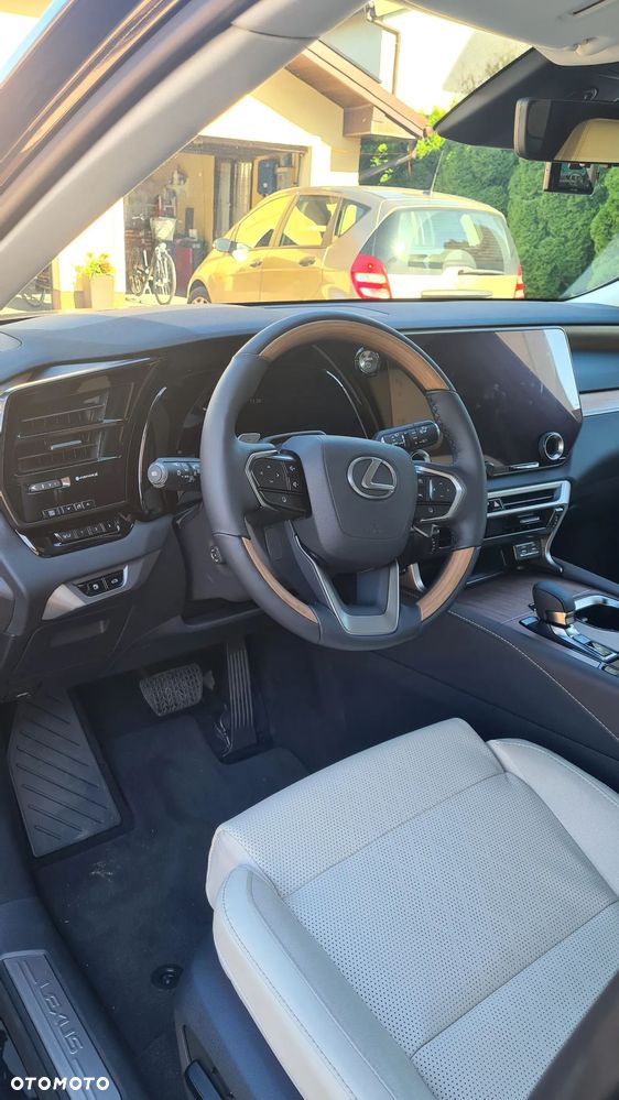 Lexus RX 350h Omotenashi - 3