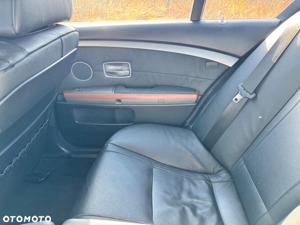 BMW Seria 7 735i - 14