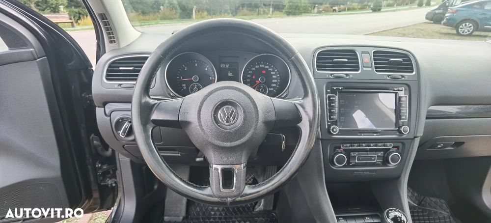 Volkswagen Golf - 8