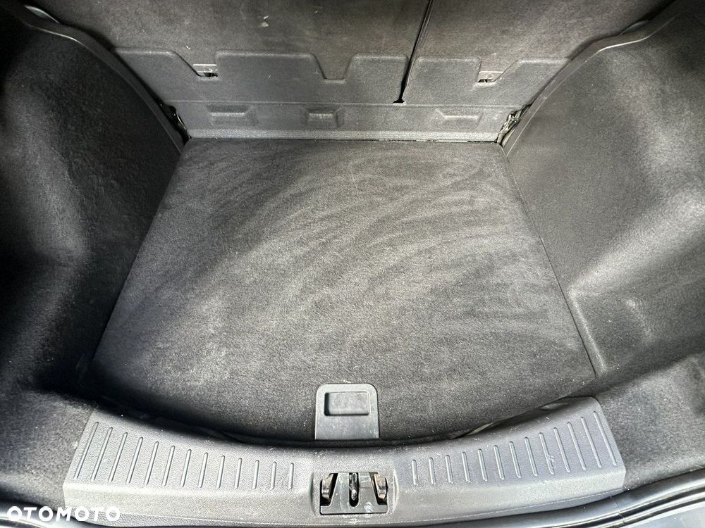 Ford Kuga - 25