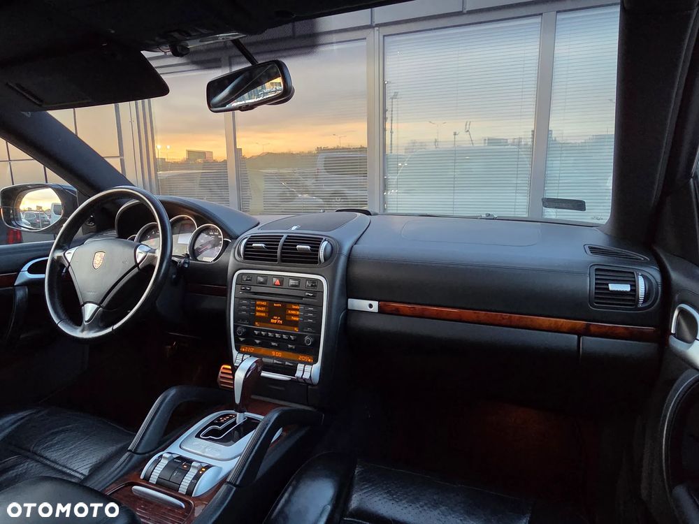 Porsche Cayenne - 38