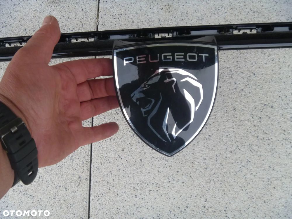 PEUGEOT 208 II GT LIFT 2023- LISTWA ZDERZAKA PRZEDNIEGO ZNACZEK IGŁA - 2