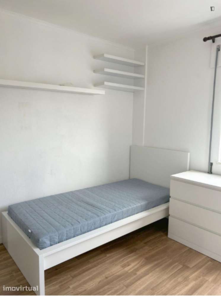Quarto - localizado em Matosinhos Porto - Grande imagem: 3/5