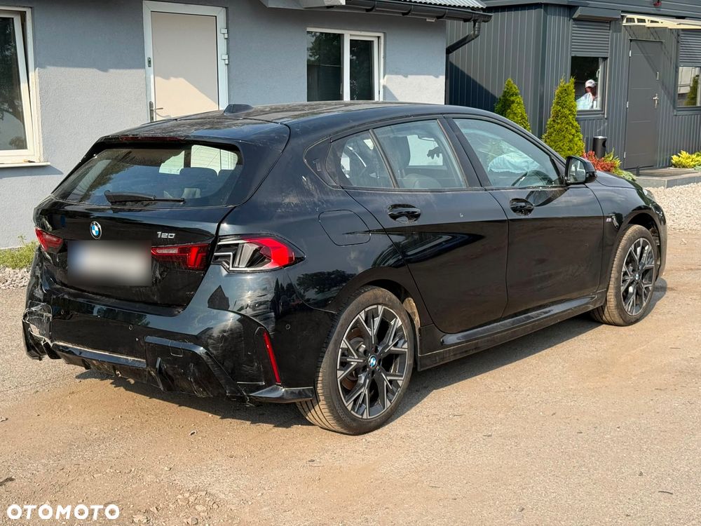 BMW Seria 1 120 mHEV - 17