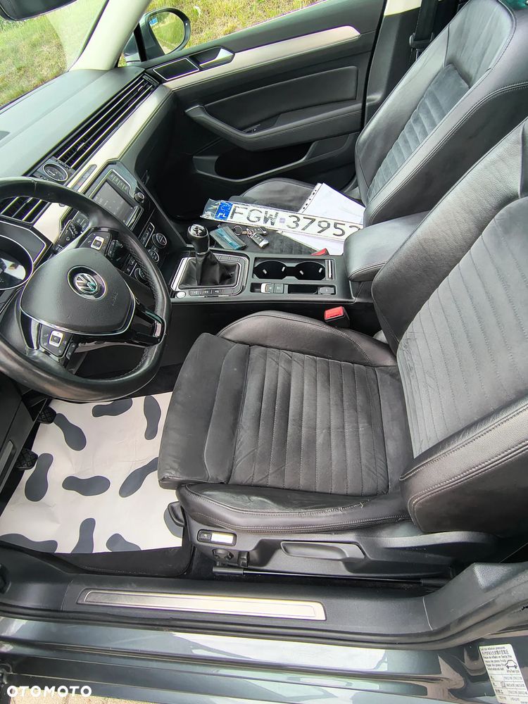 Volkswagen Passat 2.0 TDI SCR (BlueMotion Technology) Comfortline - 4
