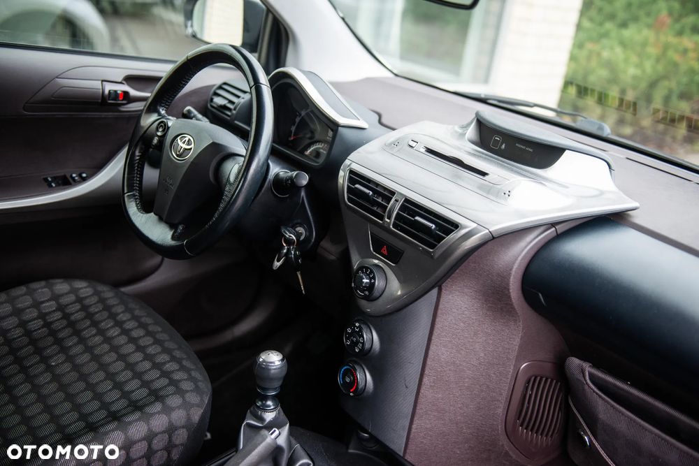 Toyota iQ 1.0 Sol - 28