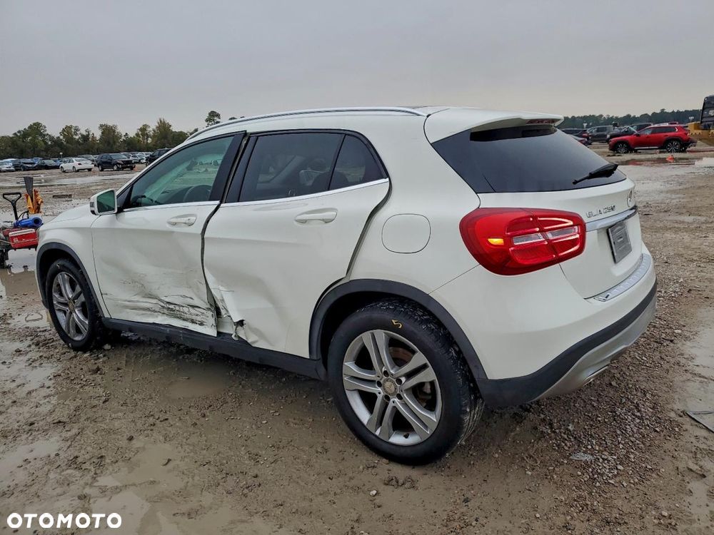 Mercedes-Benz GLA - 5