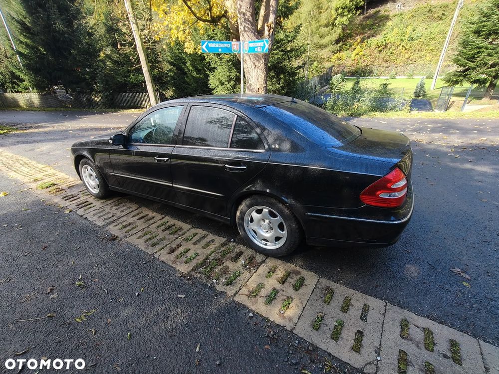 Mercedes-Benz Klasa E 240 T 4Matic Avantgarde - 9
