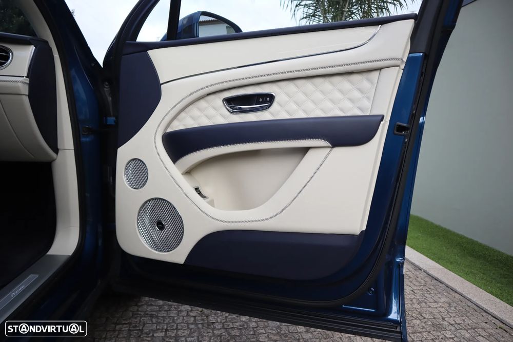 Bentley Bentayga V8 Azure - 34