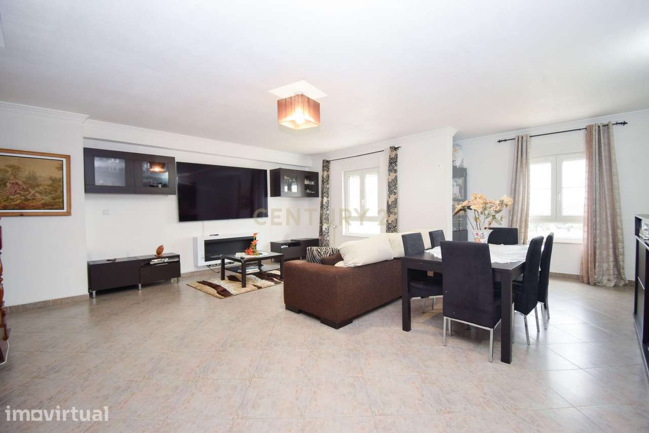 T3 Duplex 116m no Carregado em urbanização tranquila com acesso direto - Grande imagem: 4/29