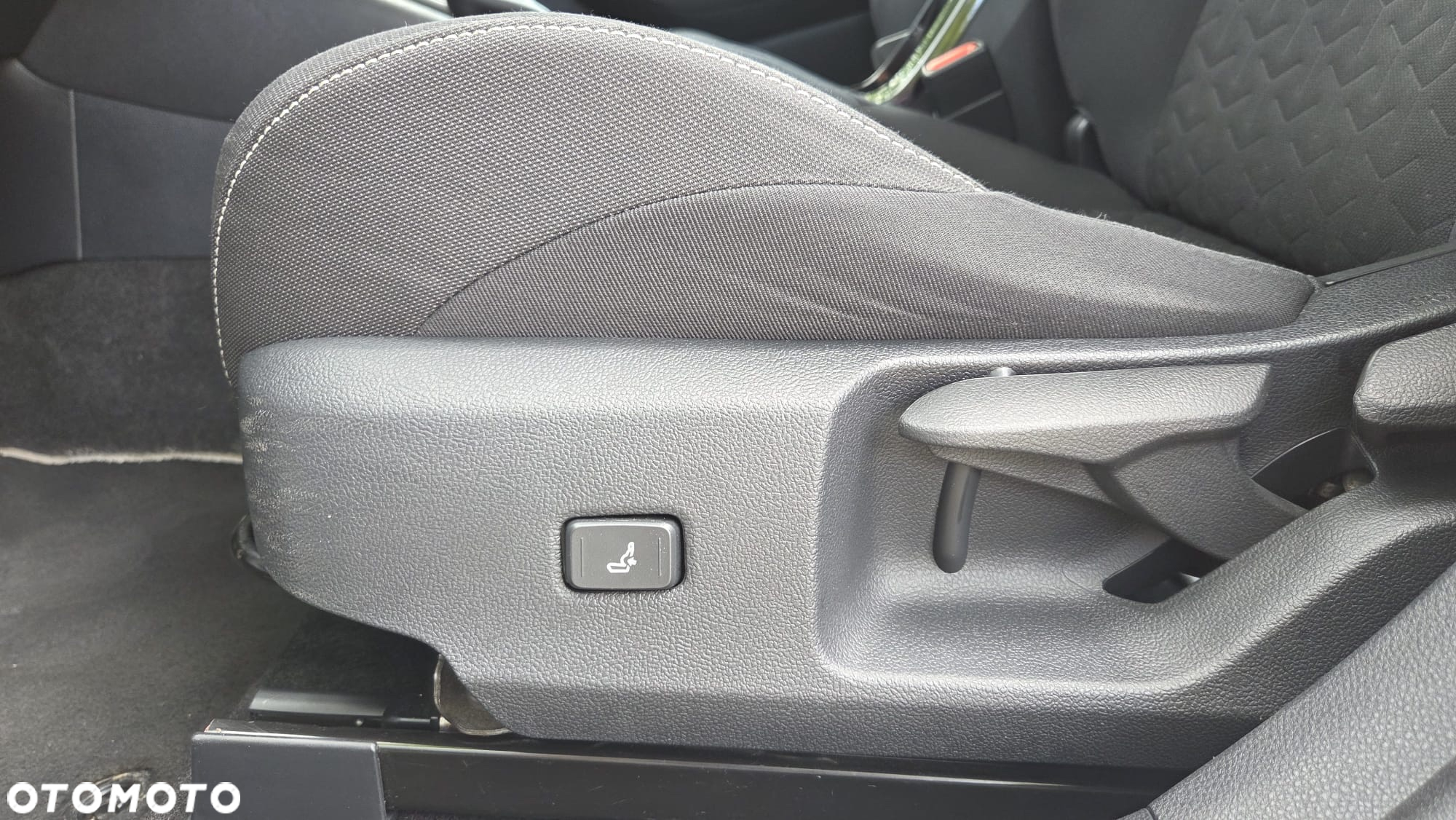 Toyota Corolla 1.8 Hybrid Business Edition - 20