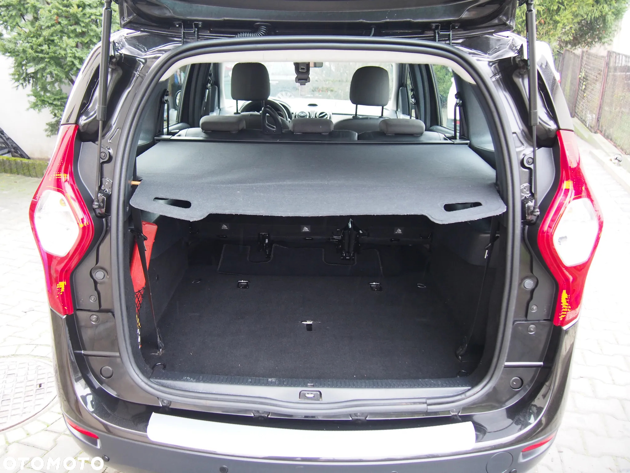 Dacia Lodgy TCe 115 Celebration - 11