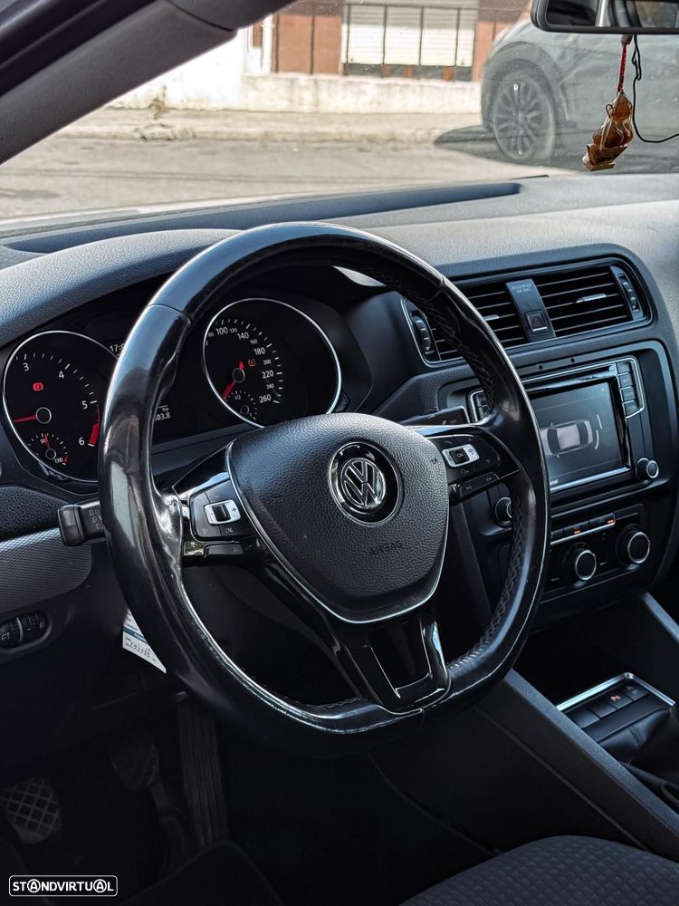 VW Jetta 2.0 TDI Trendline - 15