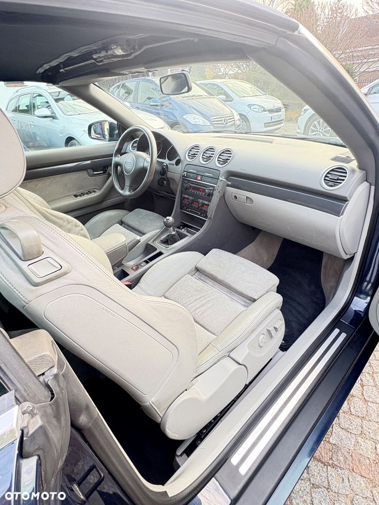 Audi A4 Cabrio 2.4 - 36